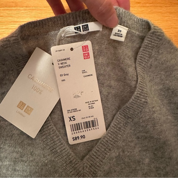 NWT bundle 3 Uniqlo Women's V-Neck Crewneck 100% Cashmere Sweater - XS AND SMALL - Picture 4 of 6